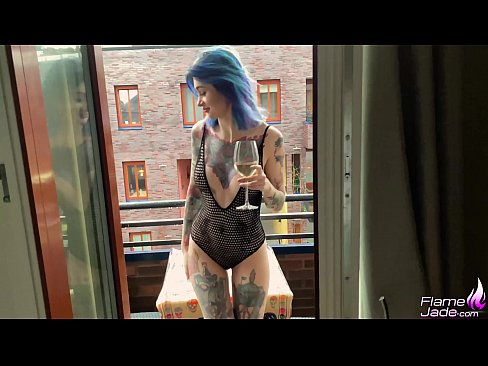 ❤️ Sjajna djevojka sisa gutljajem i strastveno jebe pod otvorenim nebom Porno na bs.hentai-ita.ru